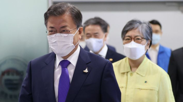 '코로나 백신 부실 관리 의혹' 문재인·정은경 고발 건 각하