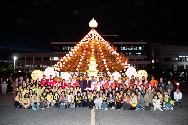 경북 구미시는 지난 28일 시청 원형화단에서 구미시청불자회 주관으로 