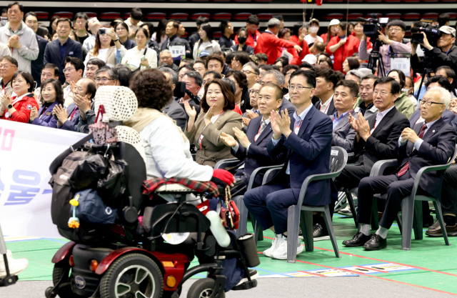 제28회 경북도 장애인 체육대회 개회식이 29일 안동시 운흥동 안동체육관에서 열렸다. 경북도 제공.