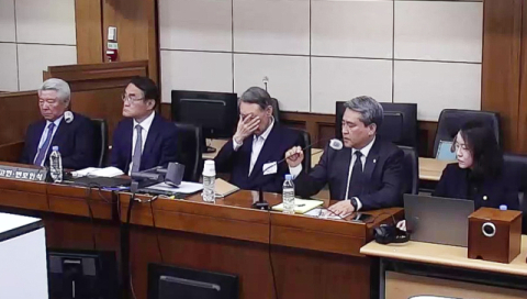 '체포 방해·외신 허위 공보' 尹 전 대통령 항소심서 징역 7년