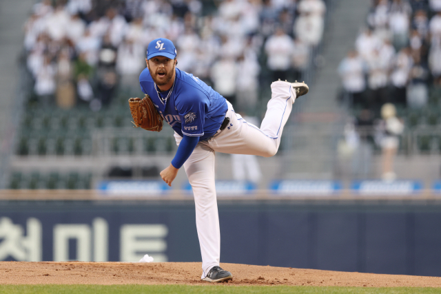 삼성 라이온즈의 잭 오러클린이 29일 서울 잠실에서 열린 두산 베어스와의 경기에 선발 등판해 역투하고 있다. 삼성 제공