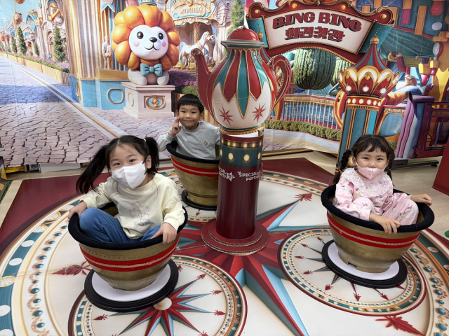 청송 도평초등학교병설유치원과 이전초병설유치원 원아들이 29일 어린이날을 기념해 하루 동안 유치원 교실을 