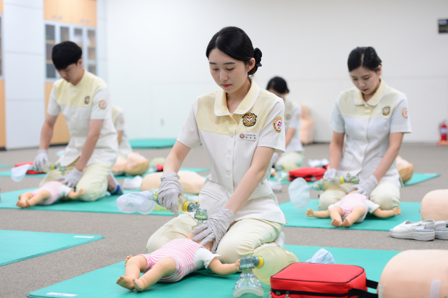 대구보건대학교 간호학과 학생들이 실습을 진행하고 있다. 대구보건대 제공