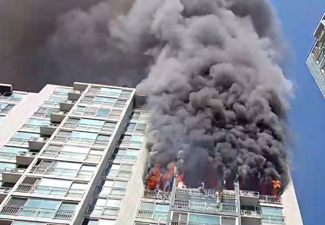 의왕 아파트 화재 현장서 주민 1명 대피 중 추락해 숨져