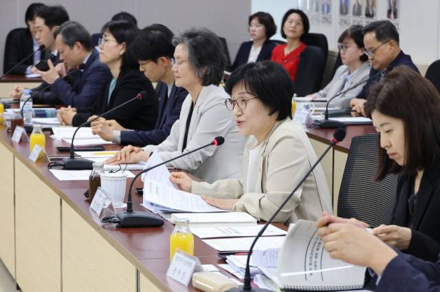 원민경 성평등가족부 장관이 30일 서울 종로구 정부서울청사에서 열린 형사미성년자(촉법소년) 연령 사회적 대화 협의체 4차 회의에서 발언하고 있다. 연합뉴스