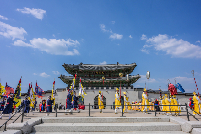 세종대왕자태실 태봉안 행차 재현행사 행렬이 광화문을 지나고 있다. 성주군 제공
