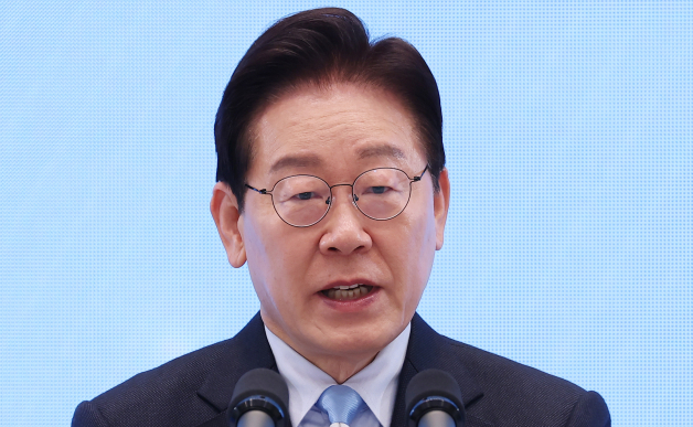 李 