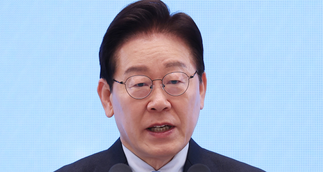 李 