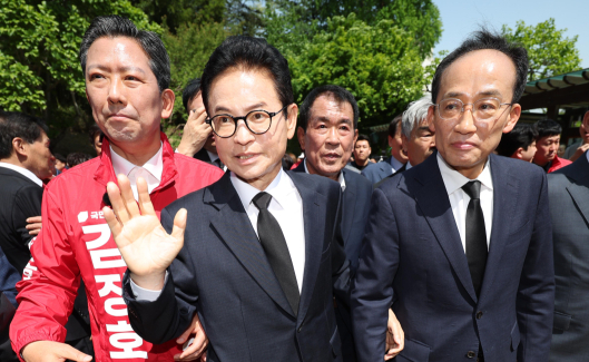 TK '원팀' 선언…추경호·이철우, 구미 박정희 생가서 결집