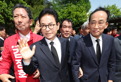 TK '원팀' 선언…추경호·이철우, 구미 박정희 생가서 결집