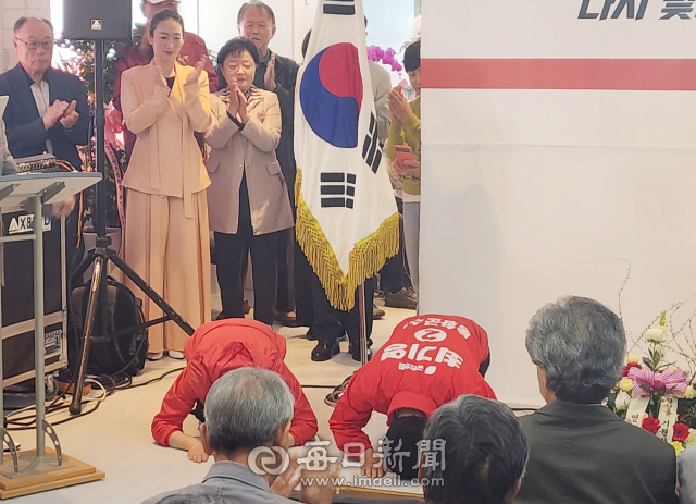 국민의힘 봉화군수 후보로 확정된 최기영 후보가 2일 선거사무소 개소식을 열고 본격적인 선거전에 돌입했다. 손병현 기자