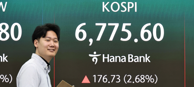코스피, 6936.99 마감…사상 최고치 경신