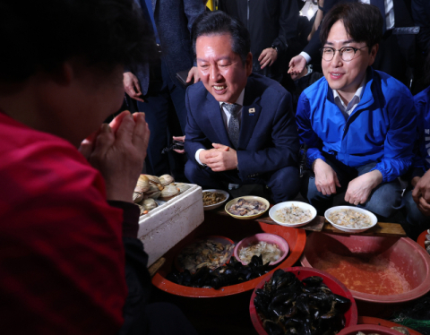 '손털기' '컨설팅' 이어 '오빠'까지…끊이지 않는 민주당 '논란' 