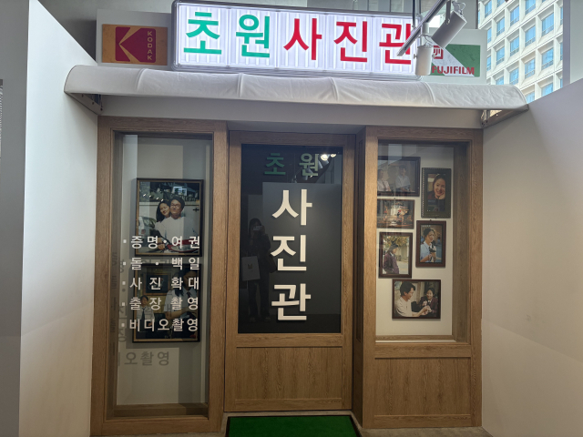 센터 4층에서는 한국 영화사를 대표하는 명작 세 편을 조명하는 기획 전시가 운영되고 있다.