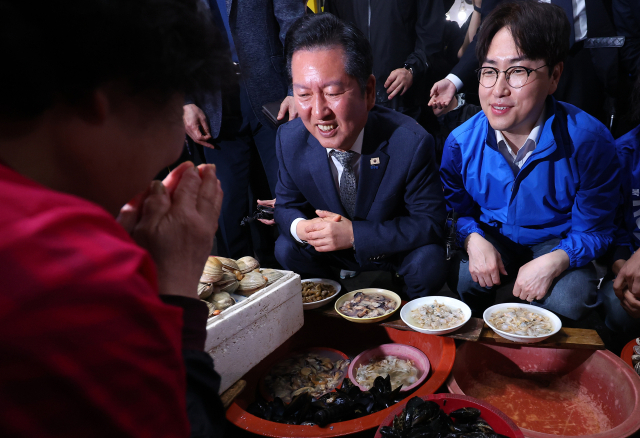 손털기·오빠·컨설팅 발언…민주당 후보들 잇단 구설수