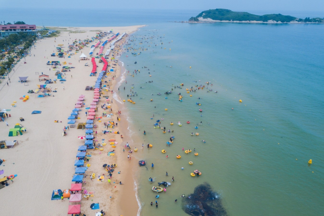 고성군 송지호 해수욕장 전경. 사진= 고성군 제공