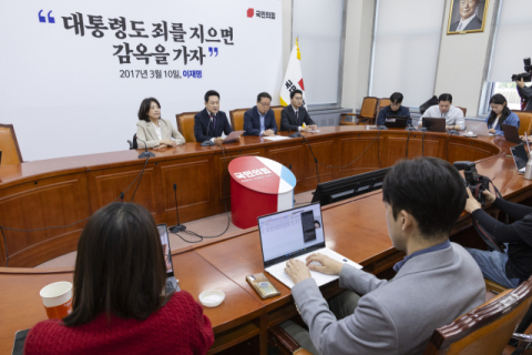 與 속도조절에도, 野 '공소취소 특검' 거센 공세