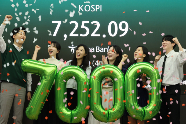 코스피, 7,000 돌파…'꿈의 7천피' 시대 열렸다