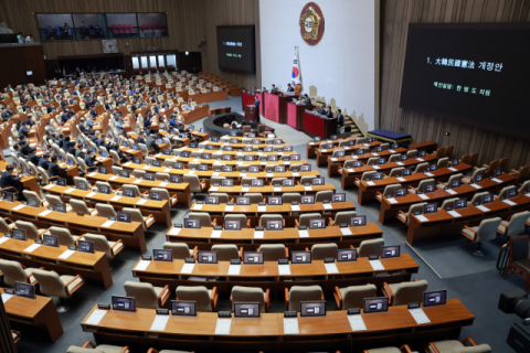 [속보] 국회, 개헌안 본회의 상정…국힘 불참에 투표불성립 전망