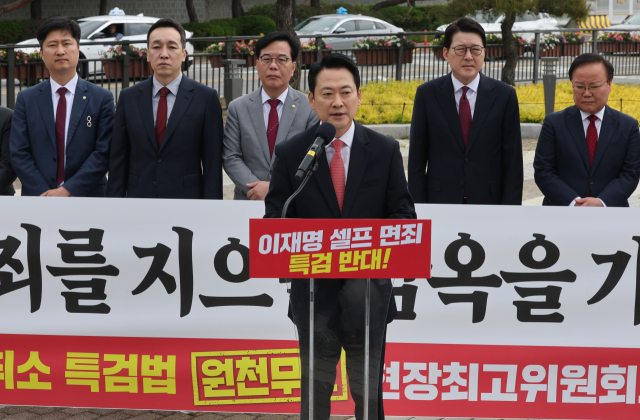 與가 던진 '조작기소', 혼돈의 野 단일대오…張 리더십도 ↑