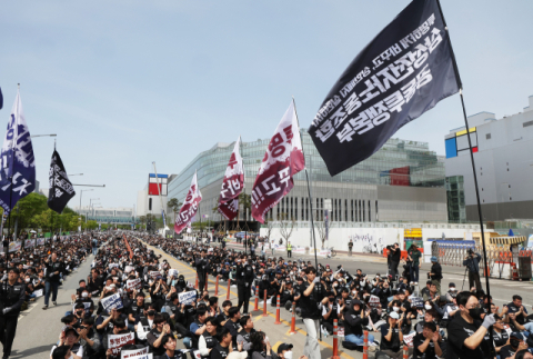 지난달 23일 경기도 평택시 삼성전자 평택캠퍼스 앞에서 열린 삼성전자 노동조합 공동투쟁본부의 