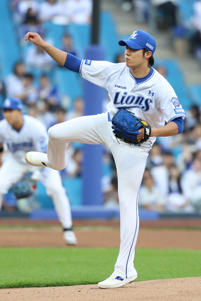 삼성 라이온즈의 원태인이 7일 대구에서 열린 키움 히어로즈와의 경기에 선발 등판해 투구하고 있다. 삼성 제공