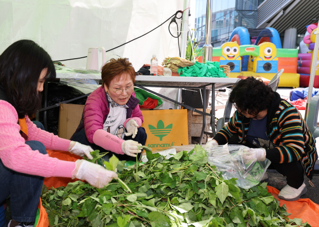 영양산나물축제는 지역 경제 활성화를 위해 저렴한 가격에 산지에서 재배 된 싱싱한 산마물을 공급하는 것이 특징이다. 영양군 제공