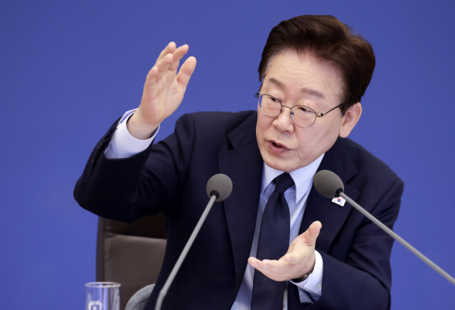 이재명 대통령이 6일 청와대에서 열린 국무회의 겸 비상경제점검회의에서 발언하고 있다. 연합뉴스