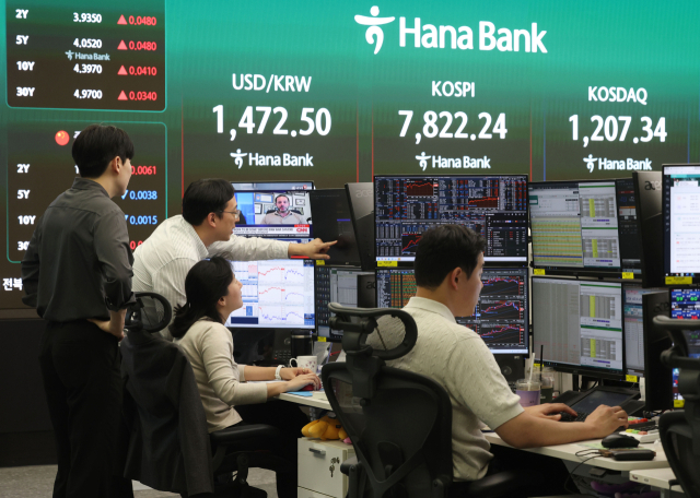 거침없는 코스피 7,800돌파…반도체 투 톱 52주 신고가