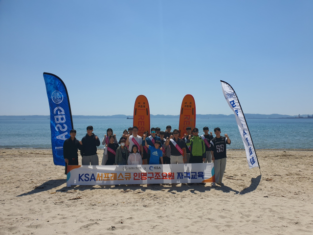 지난 9일부터 이틀간 포항 일대에서 경북도서핑협회가 서프레스큐 인명구조요원 자격 교육을 진행했다. 경북도서핑협회 제공.