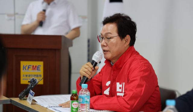박완수 경남도지사 후보가 경남소상공인연합회에 12개 정책 과제를 반영하겠다고 약속했다. 박완수 국힘 경남도지사 후보 캠프 제공↑