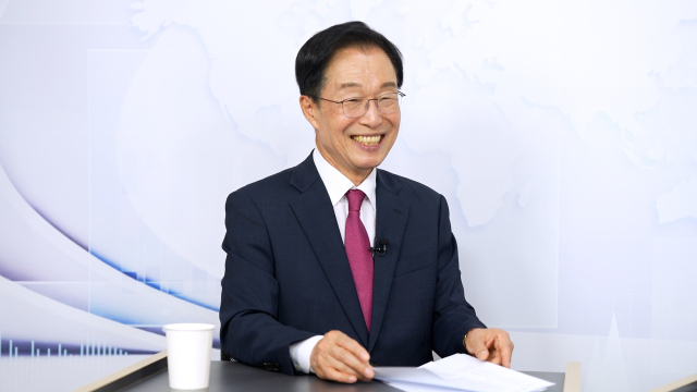 임종식 경북교육감 예비후보가 매일신문사 유튜브 채널 매일신문TV에 출연해 3선 도전의 이유와 교육 정책의 연결 필요성에 대해 설명하고 있다. 매일신문TV