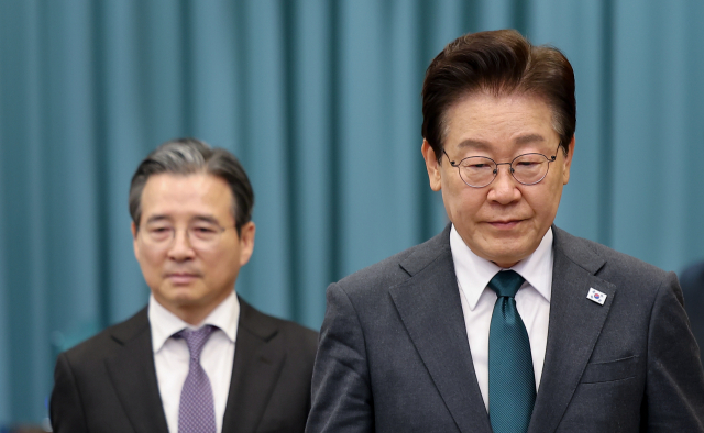 李 