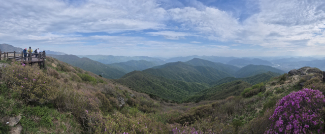 지리산 노고단에서 내려다 본 하동쪽 모습. 김도훈 기자