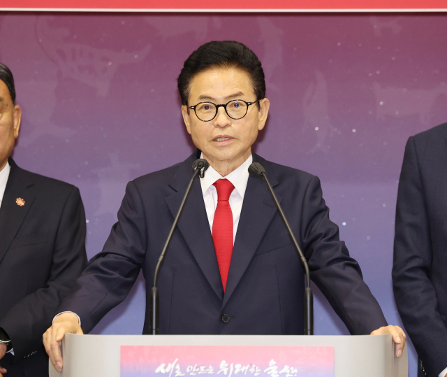 국민의힘 영남권 시도지사 후보 5명이 6일 울산시청 프레스센터에서 더불어민주당의 공소취소 특검법을 규탄하는 기자회견을 개최한 가운데 이철우 경북도지사 후보가 발언하고 있다. 연합뉴스