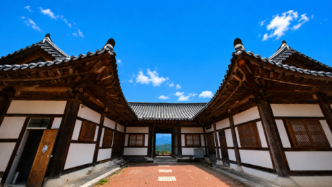 [팔도건축기행] 나무의 숨결에 대패를 얹다, '시간을 짓는 놀이터' 화천한옥학교