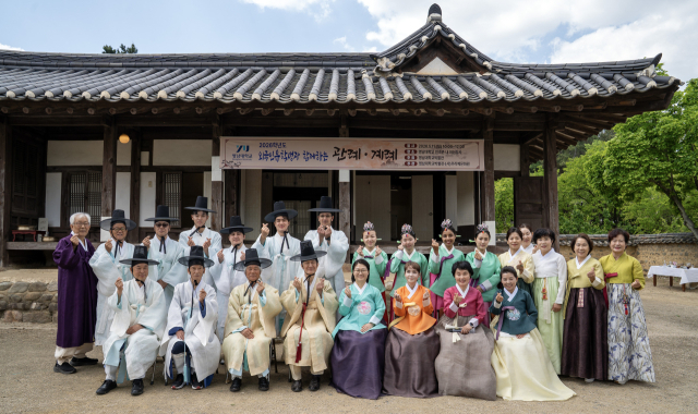 18일 성년의 날을 앞두고 지난 11일 영남대학교 민속촌 구계서원에서 