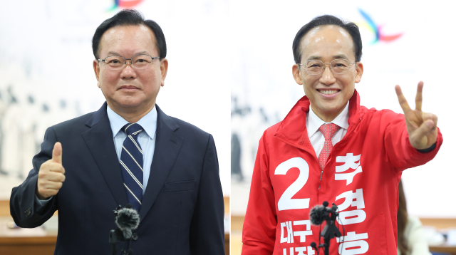 더불어민주당 김부겸 대구시장 후보(왼쪽 사진) 국민의힘 추경호 대구시장 후보가 14일 대구시선거관리위원회에서 6·3 지방선거 대구시장 후보 등록 신청을 한 뒤 각자 포즈를 취하고 있다. 연합뉴스