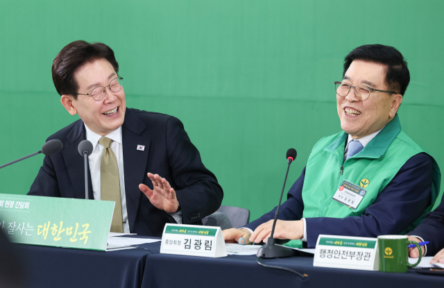 李 대통령 '박정희 전 대통령 주도한 새마을운동 지금도 매우 유용'