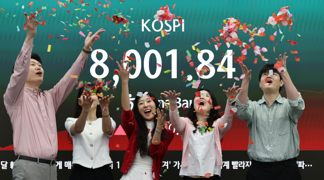 꿈의 '8천피' 시대 열렸다…코스피 8000선 돌파