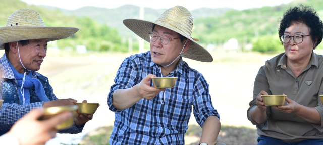 TK신공항 건설부지 찾은 李 
