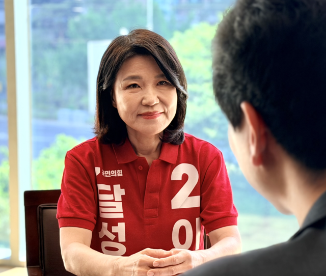 이진숙 국민의힘 대구 달성군 국회의원 후보가 17일 대구 수성구 그랜드호텔에서 매일신문과 인터뷰하고 있다. 이진숙 후보캠프 제공