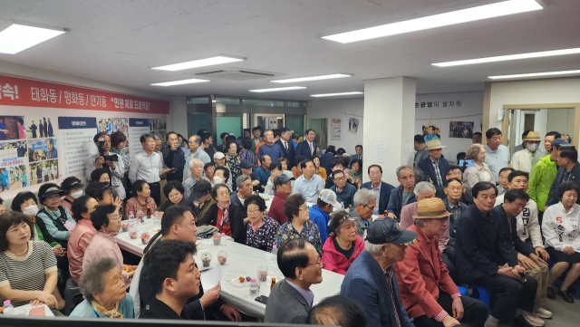 9선에 도전하는 무소속 손광영 안동시의회의원 후보(안동시사선거구, 태화·평화·안기동)가 선거사무소 개소식을 열고 본격적인 선거전에 돌입했다. 손광영 후보 사무소 제공