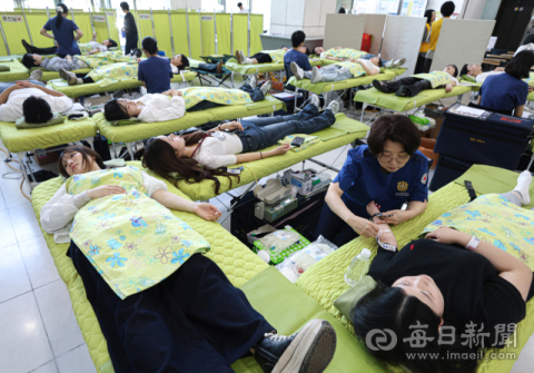 대학생들, 너도나도 팔걷었다… 대구보건대 '헌혈축제' 직접 가보니