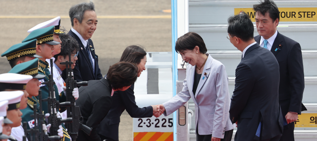 다카이치 日총리 대구공항 도착…안동서 한일 정상회담