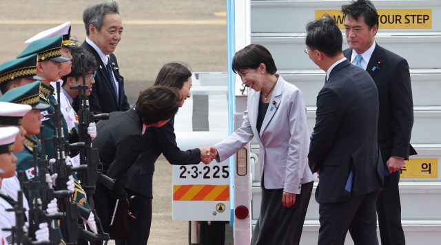 다카이치 日총리 대구공항 도착…안동서 한일 정상회담