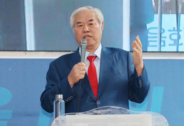 사랑제일교회 전광훈 목사가 11일 서울 성북구 사랑제일교회에서 열린 기자회견에서 발언하고 있다. 연합뉴스