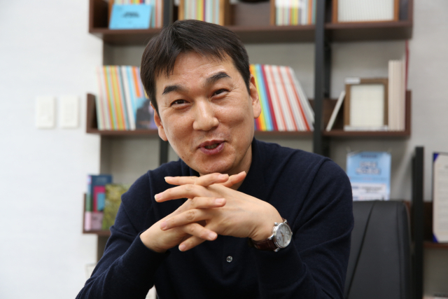 김만태 대표가 보조출연자 단체인 