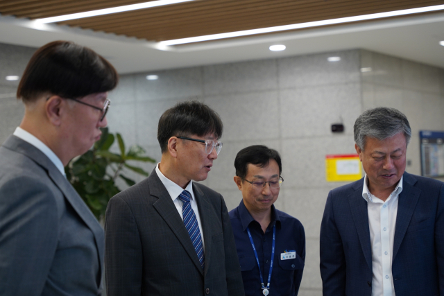 이철훈 대구본부세관장이 20일 울산시 남구 코리아에너지터미널을 방문해 현장 애로사항을 청취하고 수출입 현황을 점검했다. 대구본부세관 제공