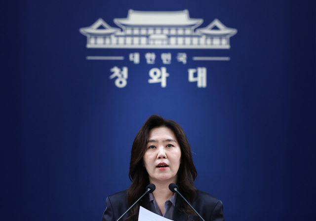 강유정 대변인이 21일 청와대 춘추관에서 현안 브리핑을 하고 있다. 연합뉴스